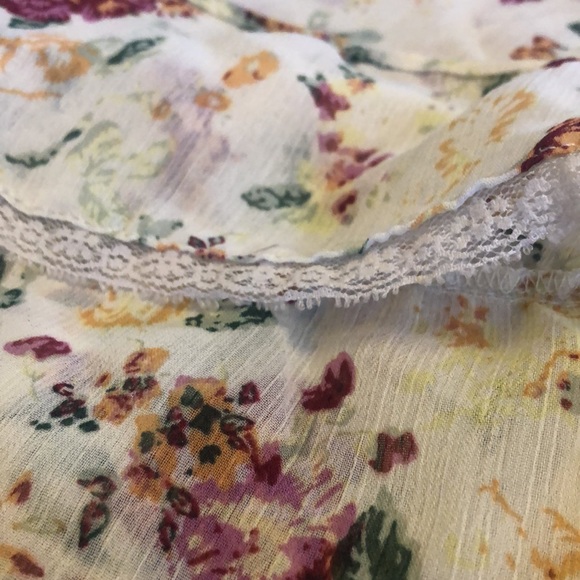 Ruffled top 💜 - Picture 6 of 6